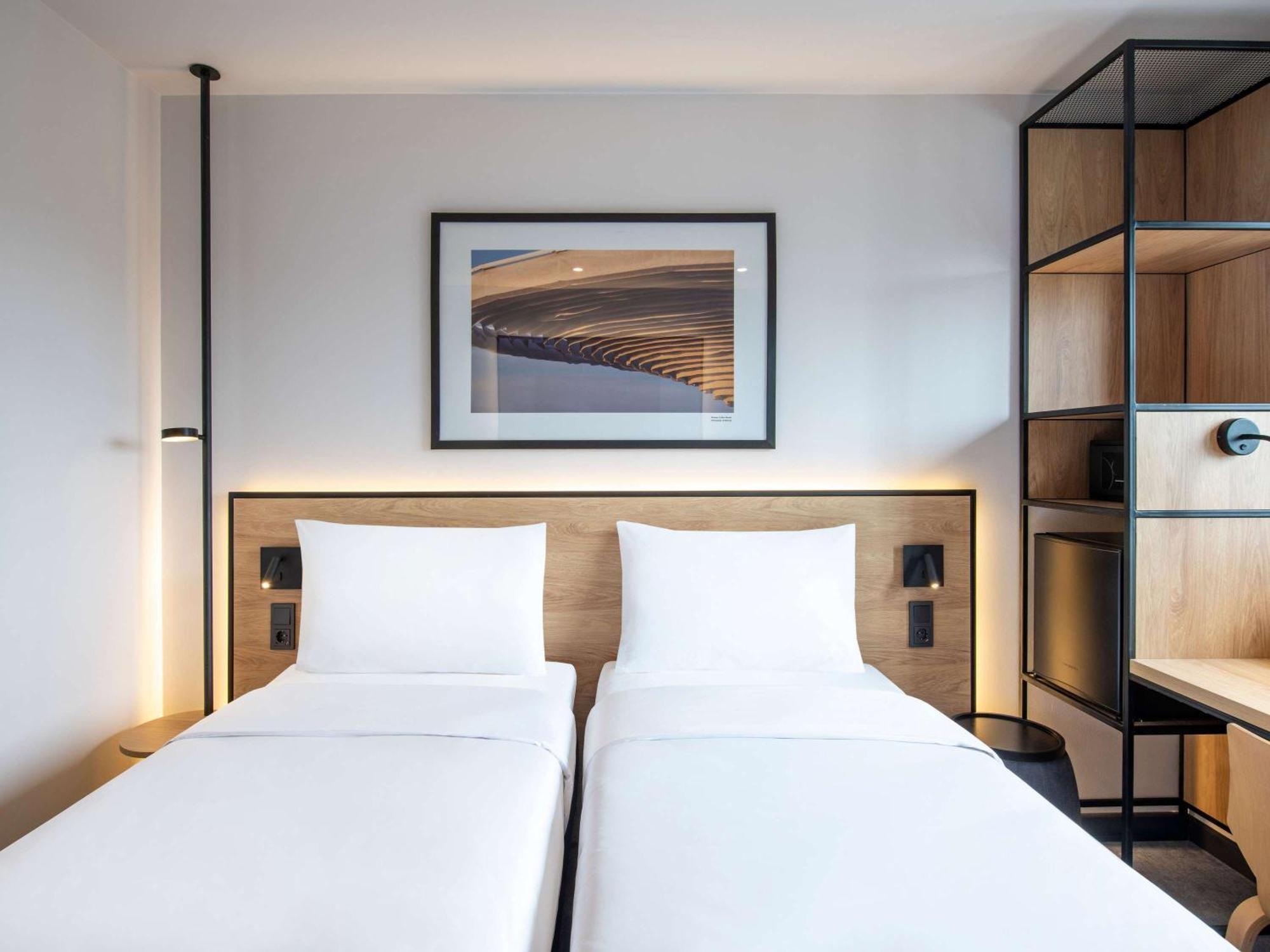 Hotel Ibis Tbilisi Airport Extérieur photo