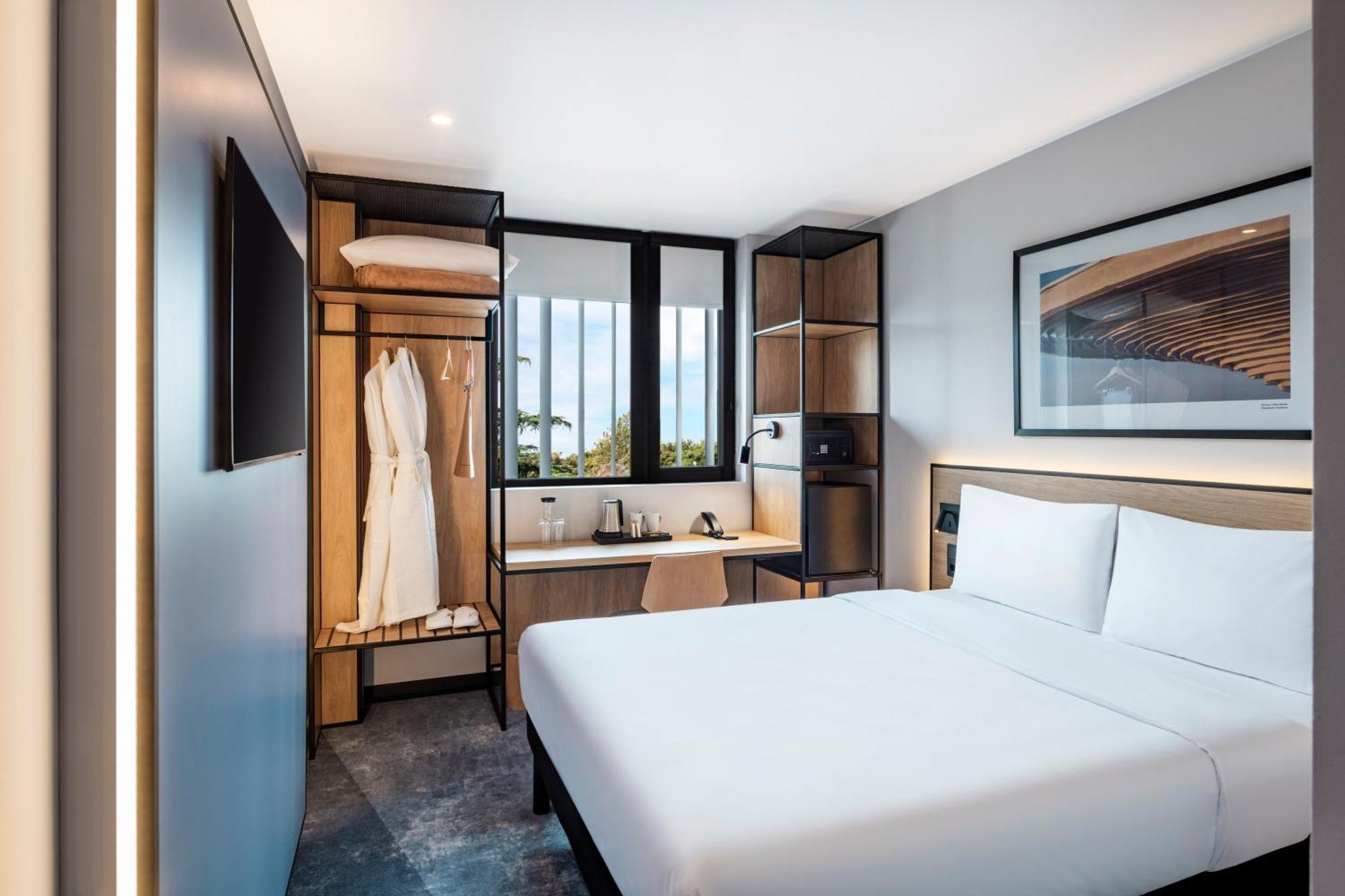 Hotel Ibis Tbilisi Airport Extérieur photo