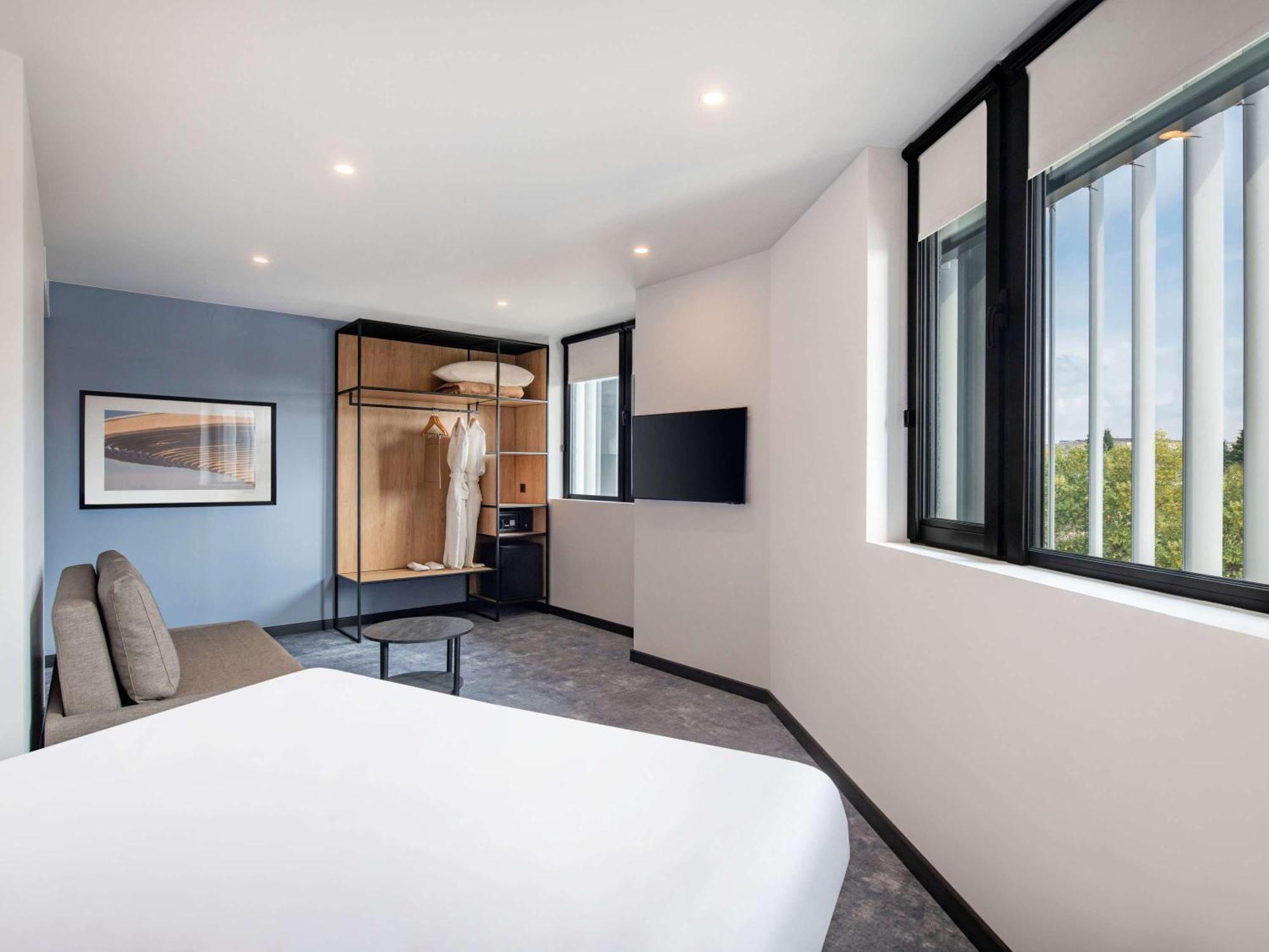 Hotel Ibis Tbilisi Airport Extérieur photo