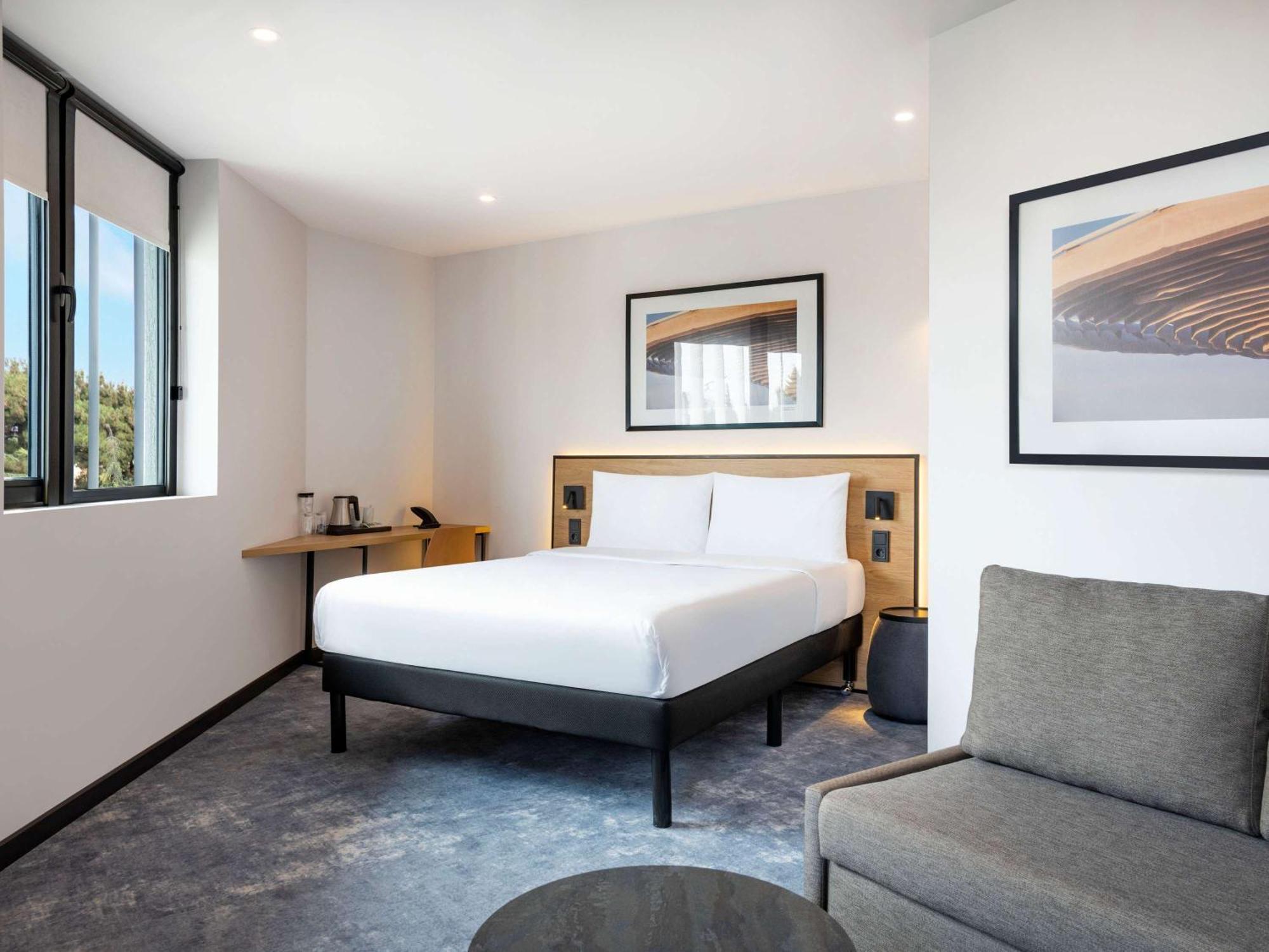 Hotel Ibis Tbilisi Airport Extérieur photo