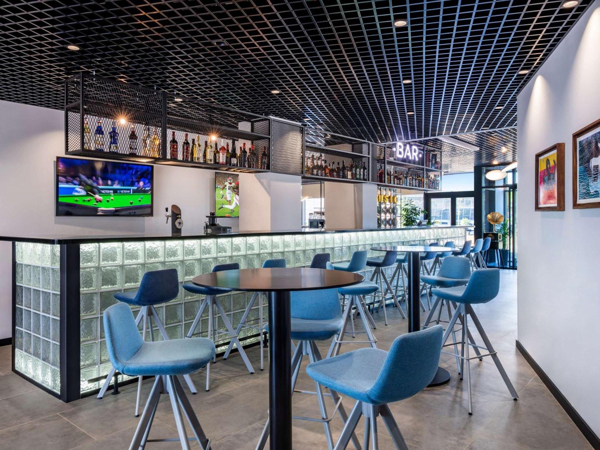 Hotel Ibis Tbilisi Airport Extérieur photo