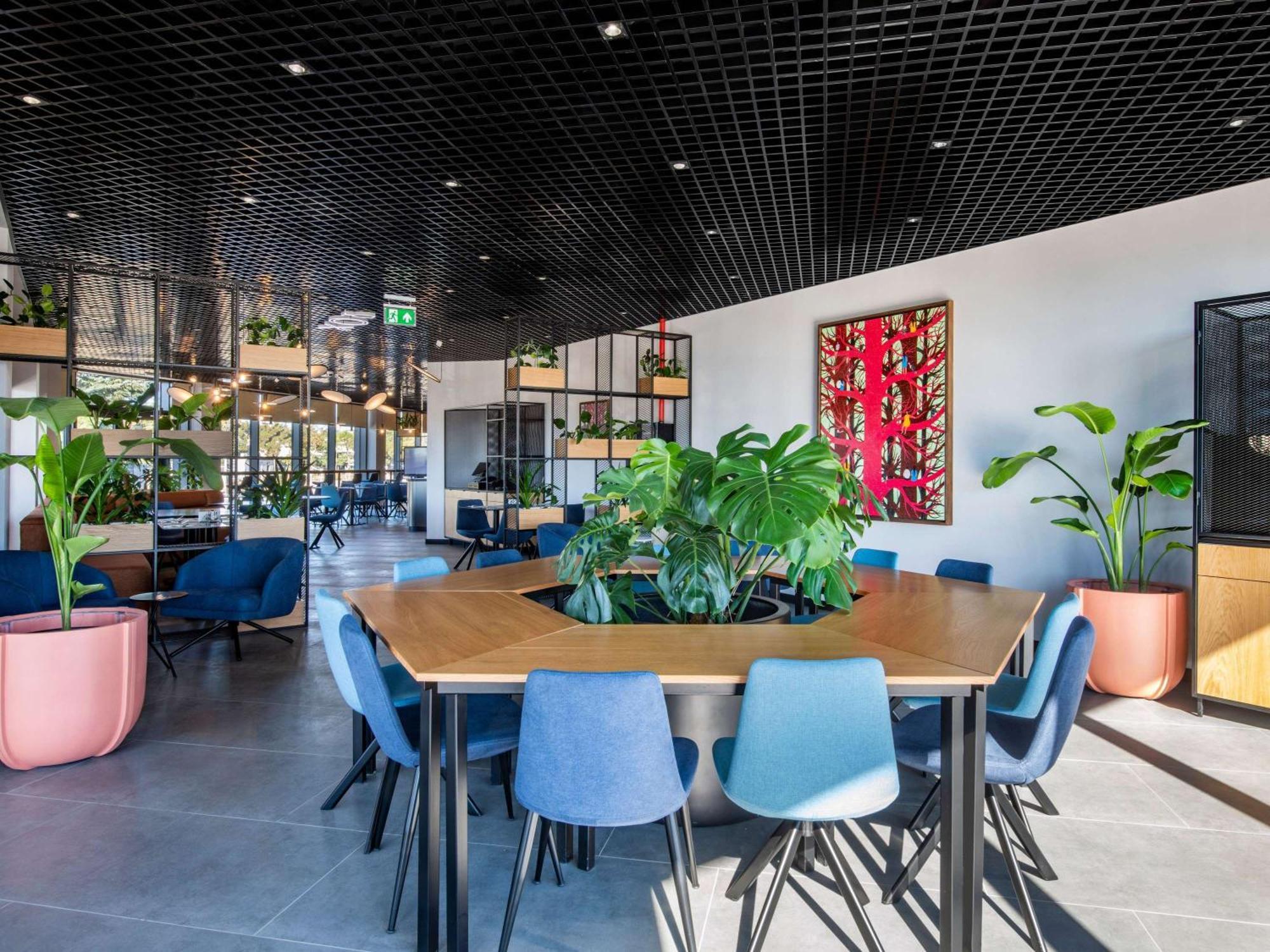 Hotel Ibis Tbilisi Airport Extérieur photo